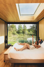 couple dans chambre écolodge