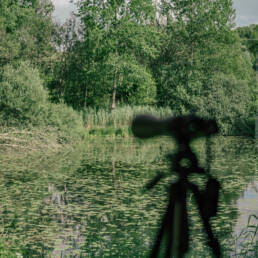 Lunette devant étang